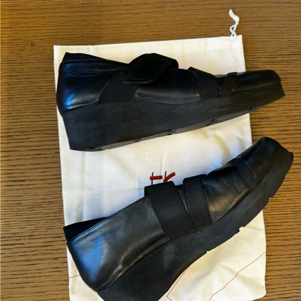 Thierry Rabotin Sz 39 Black Wedge Velcro Shoes 🖤 - Picture 4 of 9